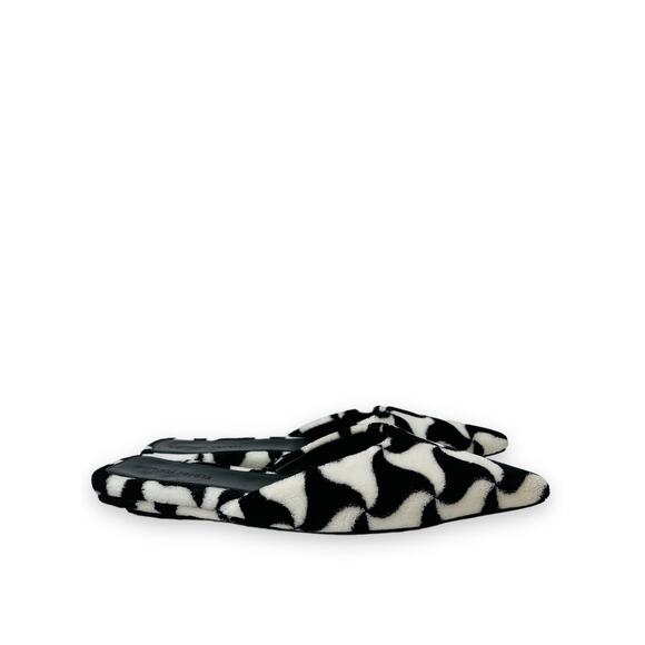 BOTTEGA VENETA $1250 Black White Printed Fuzzy Point Toe Mules Slides Flats 37 - Picture 6 of 7